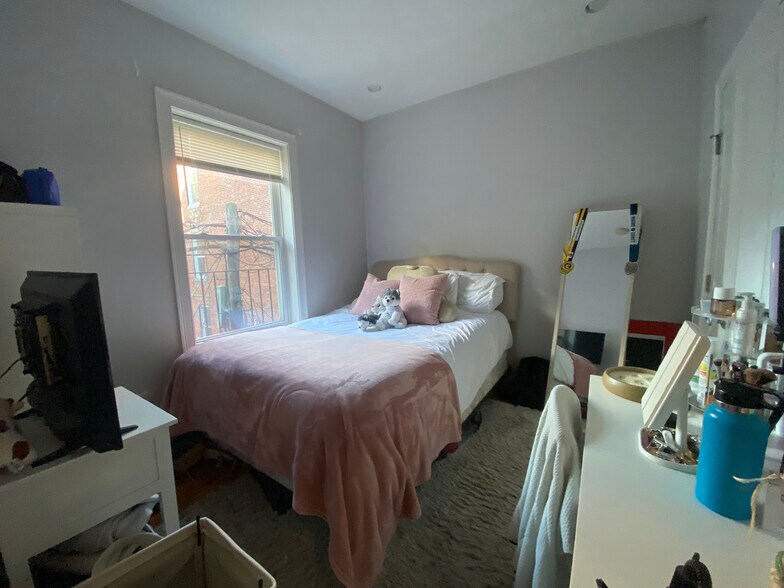 Building Photo - 719 Parker St