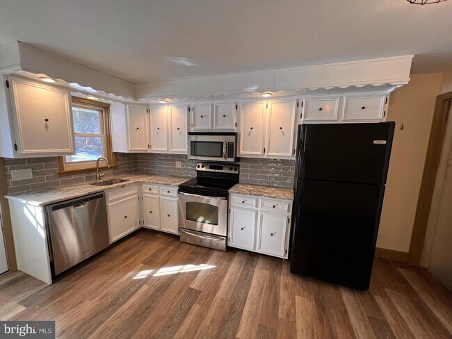 Building Photo - 2268 READING