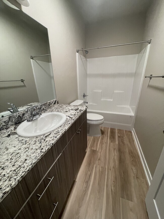 Interior Photo - 441 Talent Ave