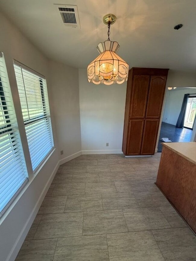 Building Photo - Unique 2 Bedroom Country Property Vacaville *Star Rentals