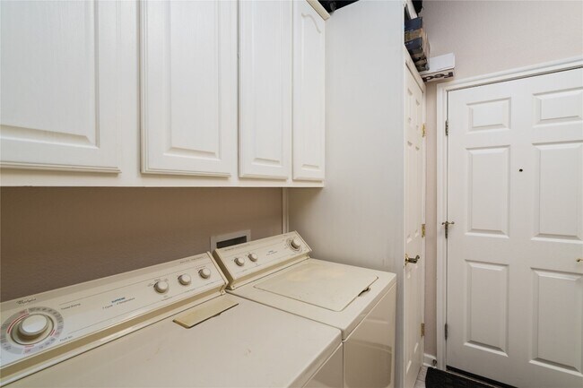 Building Photo - 107 Yaupon Ln