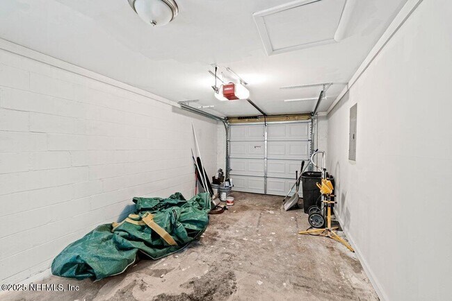 Building Photo - 4504 Lincrest Dr S