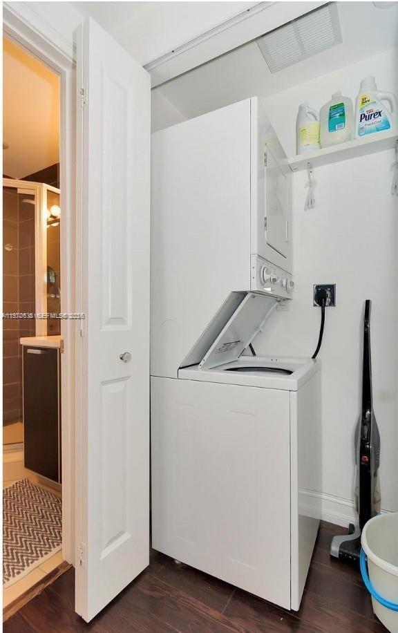 Building Photo - 601 11th St