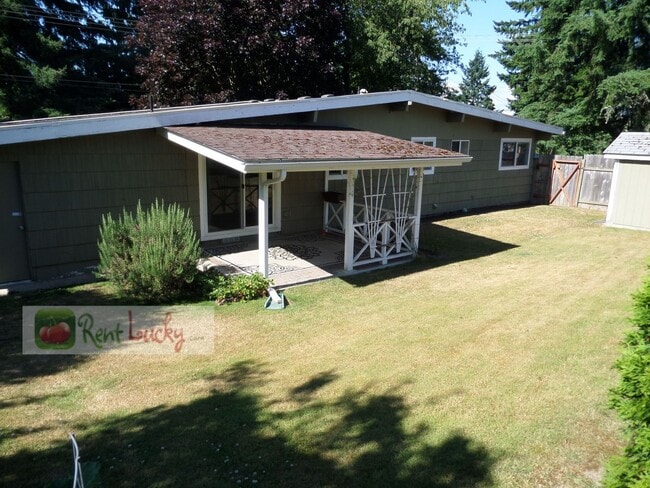 Building Photo - Adorable 3-Bedroom Home w/Large Fenced Yar...