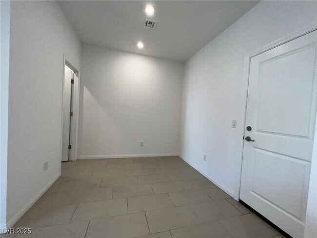 Building Photo - 230 Wewatta Ave