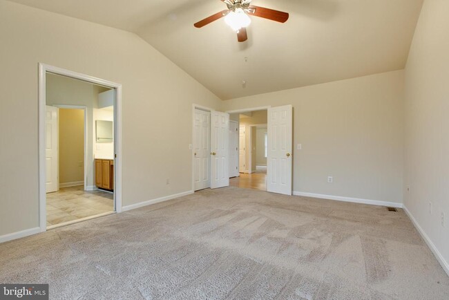 Building Photo - 8627 Trail View Dr