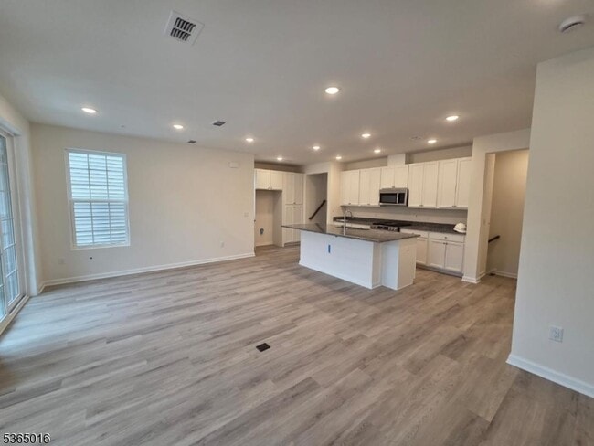 Building Photo - 208 Lavender Wy