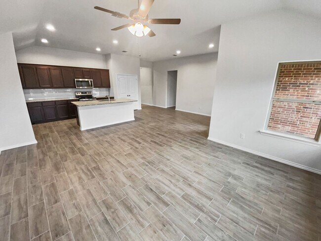 Building Photo - Stylish New Build with Luxury Finishes – M...
