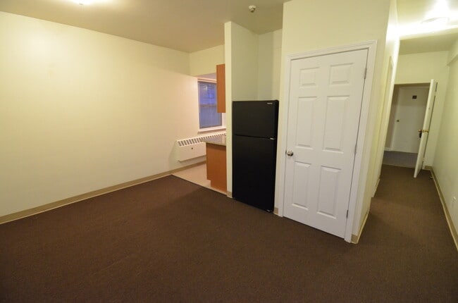 Building Photo - 1050 Hancock St