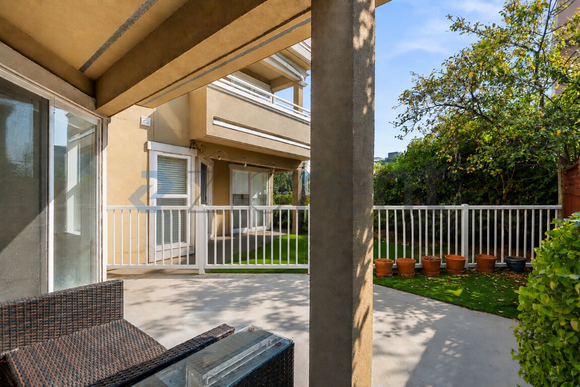 Building Photo - Unit 102