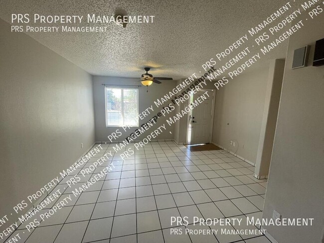 Building Photo - 2544 W Isabella Ave
