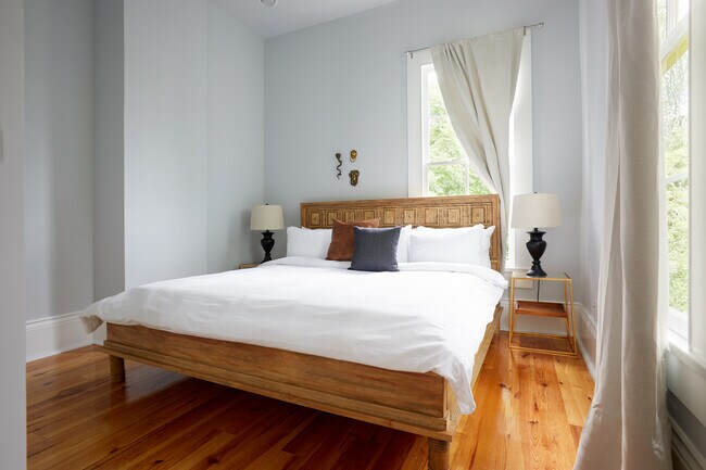 Building Photo - 4856 Magazine St