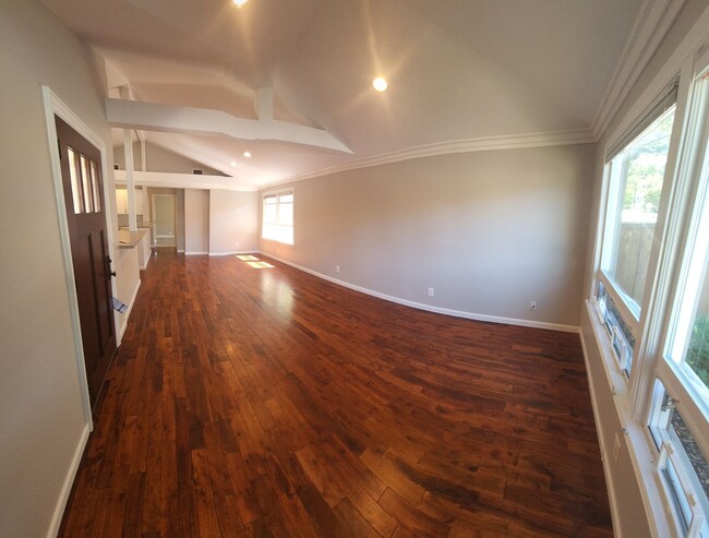 Building Photo - Beautiful, updated home close to Poly and ...