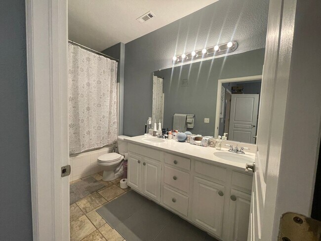 Building Photo - $0 DEPOSIT OPTION! LUXURIOUS 3BED/2BATH CONDO WITH MODERN UPGRADES