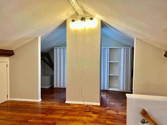 Building Photo - 435 Foxon Rd