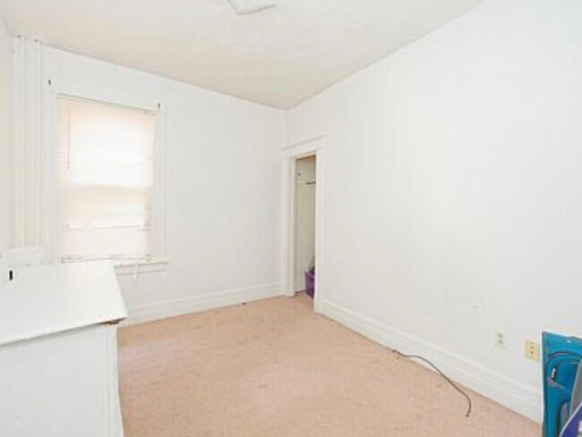 Building Photo - 367 Morris St