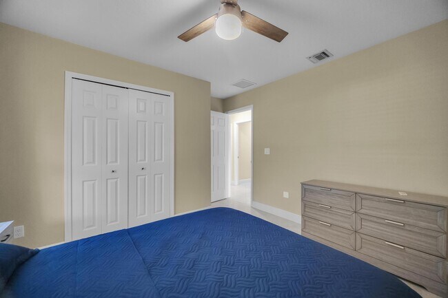 Building Photo - 1037 SW Payne Ave