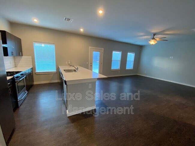 Building Photo - 17604 Sunny Hollow Rd