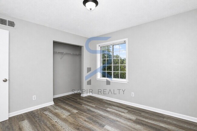 Building Photo - Limited-Time Move-In Promotion! Move in on or before May 31st  and receive your choice of incenti...