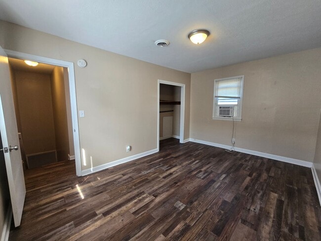 Building Photo - Charming 3 Bedrooms, 2 Full Bathroom Home!...