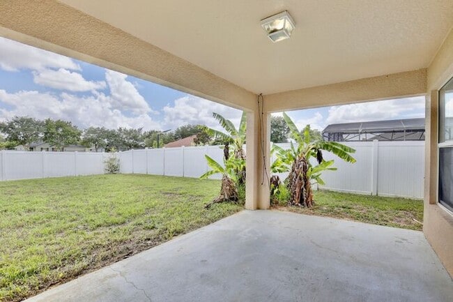 Building Photo - Beautiful 3/2 Spacious Home with a Bonus Room and a Large Fenced Backyard in Southern Fields - Cl...