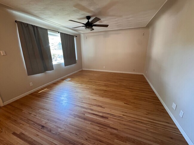 Building Photo - Beautiful 3 bedroom 2 bath home.