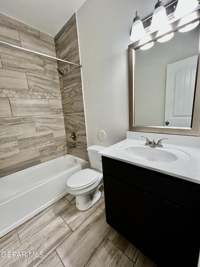 Building Photo - 1020 Indigo Sky St