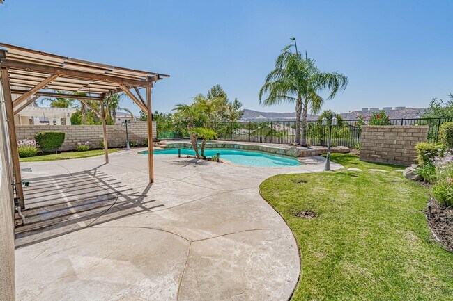 Building Photo - Spacious 4-Bedroom Pool Home in Saugus wit...