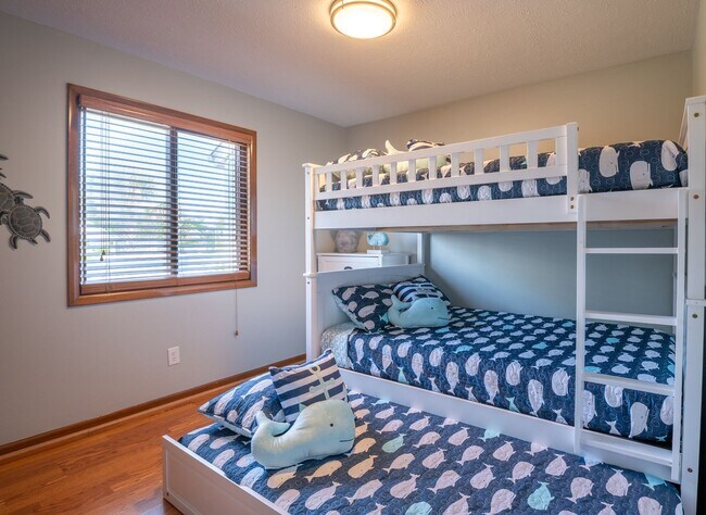 Building Photo - PERFECT FURNISHED RENTAL FOR A WINTER AT T...