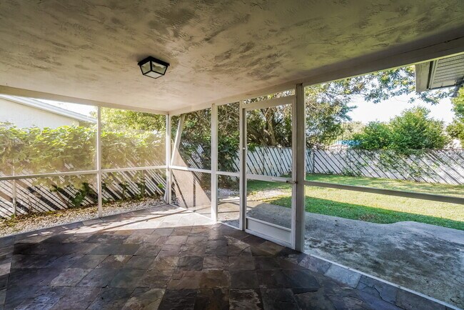 Building Photo - 11115 Areca Dr