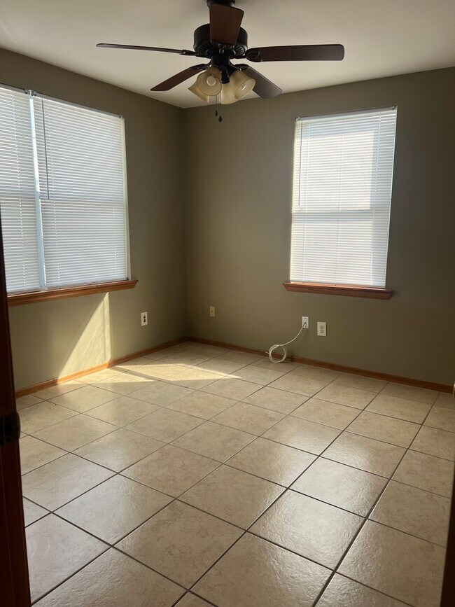 Building Photo - Eagle Duplex