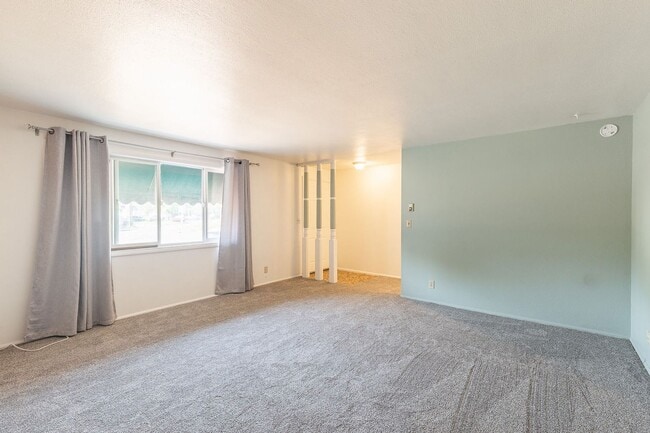 Building Photo - 2 Bedroom 1 Bathroom Unit Available Near BSU