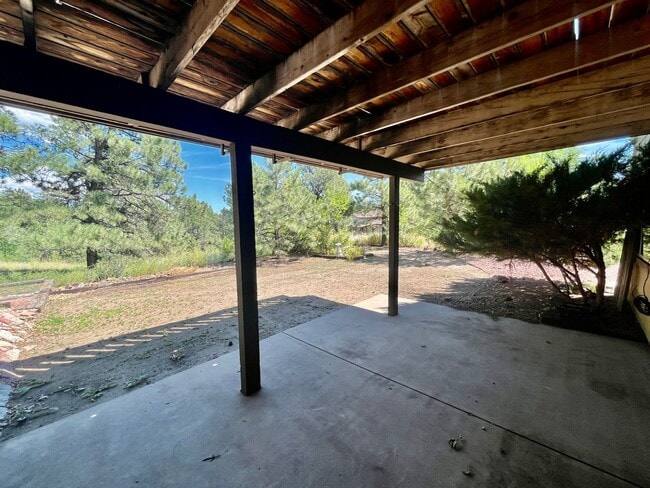 Building Photo - 4 Bedroom Bi Level Home in Rockrimmon