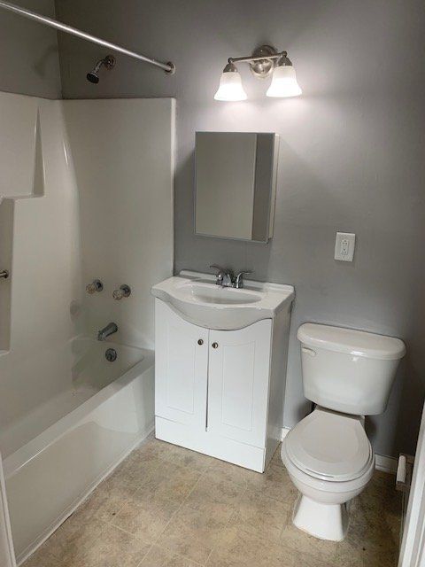 Building Photo - 301 E 12th St