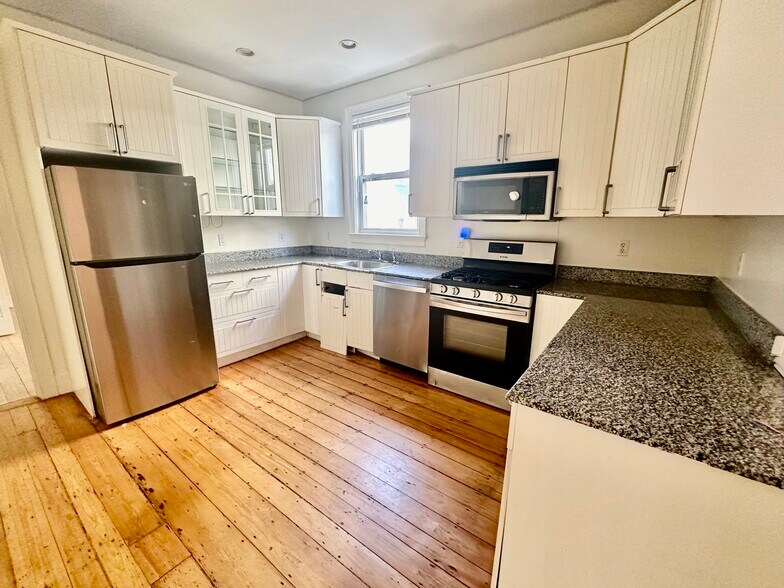 Building Photo - 731 Parker St