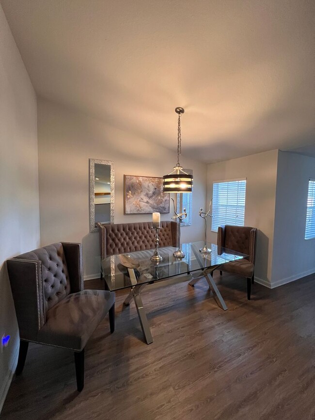 Building Photo - Now available! Ready-to-move-in condo in S...