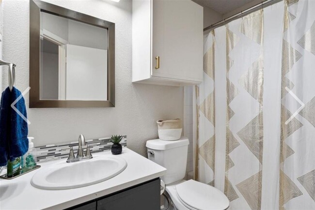 Building Photo - Updated 3-Bed Townhome Oasis in Copperfield | Greenbelt Views, Granite Kitchen & Move-In Ready!