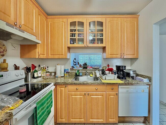 Building Photo - 5181 W Oakland Park Blvd