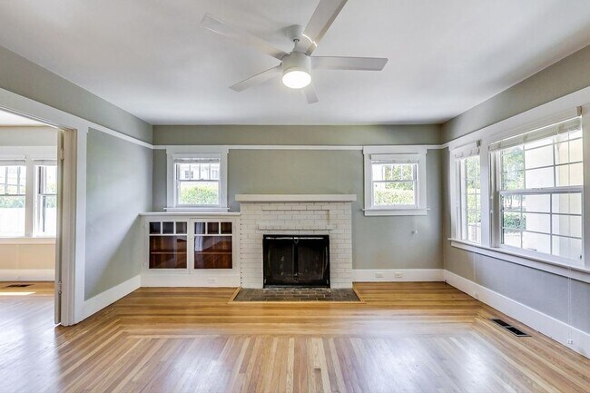 Building Photo - 2 Bedroom, 1 Bath + Office - Downtown Palo...