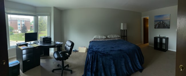 Building Photo - 2400 Windsor Mall