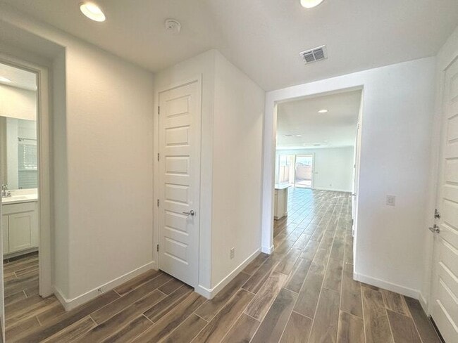 Building Photo - MOVE IN READY! New 5-Bedroom Home in Goody...