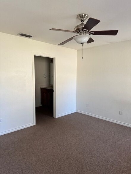 Building Photo - 1808 N Paddock Ave