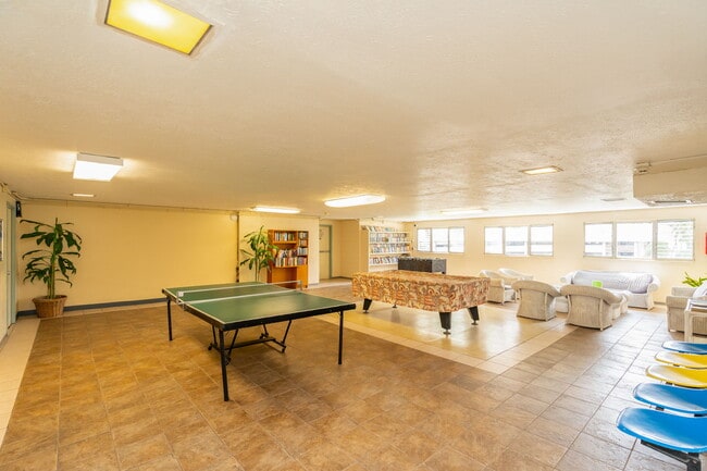 Building Photo - 2211 Ala Wai Blvd