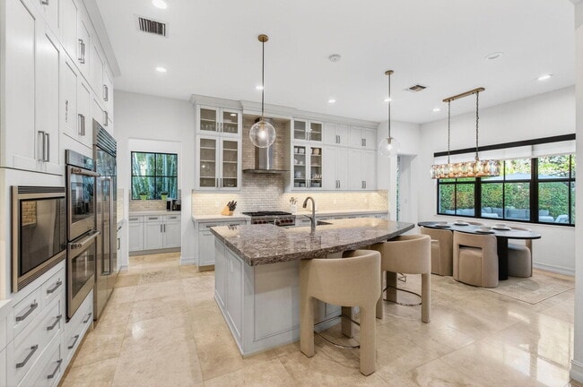 Building Photo - 17662 Cadena Dr