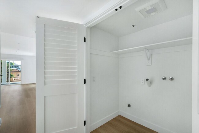 Building Photo - 312 Cazador Ln