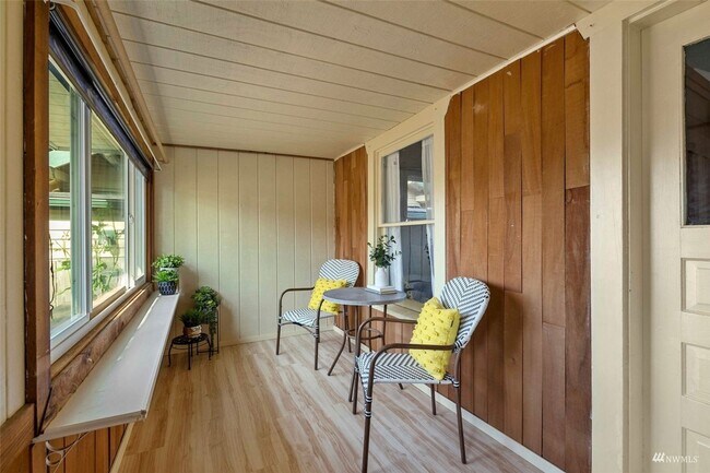 Building Photo - Modern Comfort Meets Vintage Charm – Just Minutes from the Ferry!