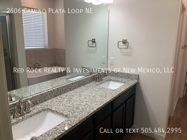 Building Photo - 2606 Camino Plata Loop NE