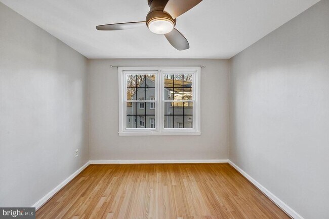 Building Photo - 704 S Arlington Mill Dr