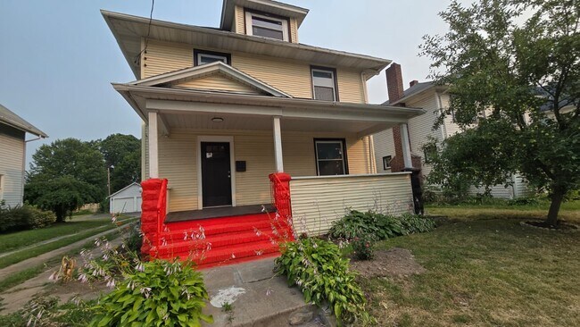 Building Photo - 1704 E Main St