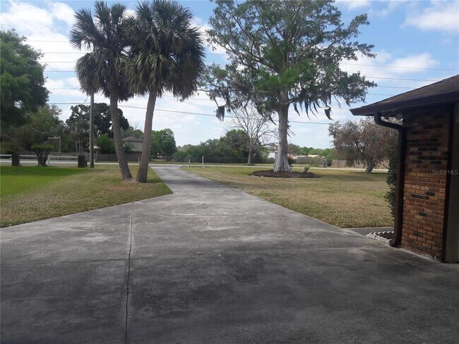 Building Photo - 3400 E Lakeshore Blvd